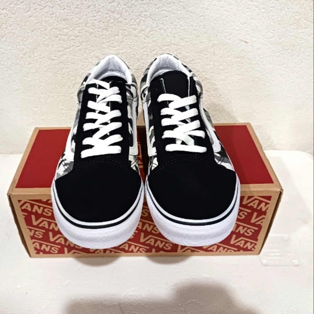 Vans - Picture 2 of 4
